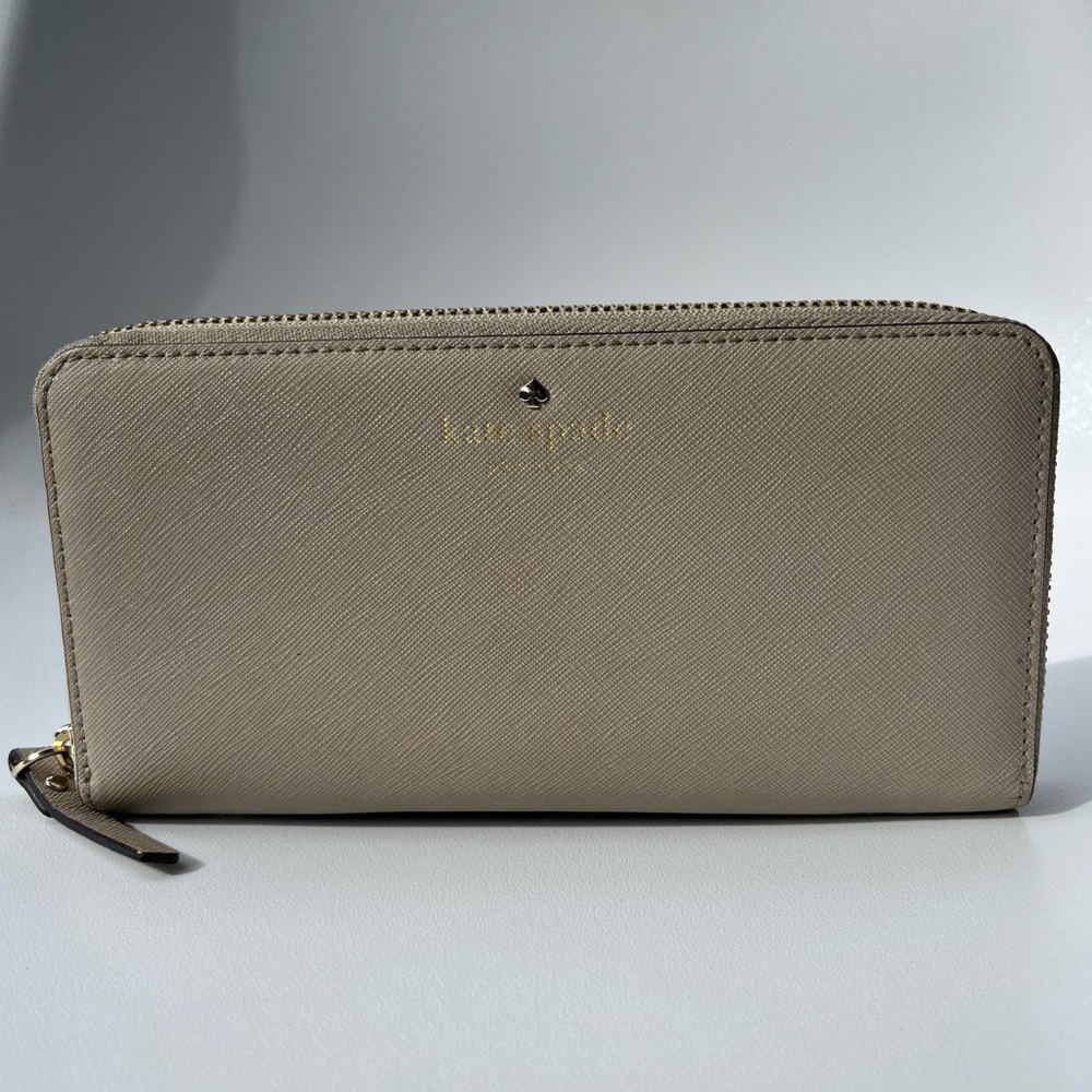 Kate Spade Leila Large Continental Wallet
Leather Light Beige
